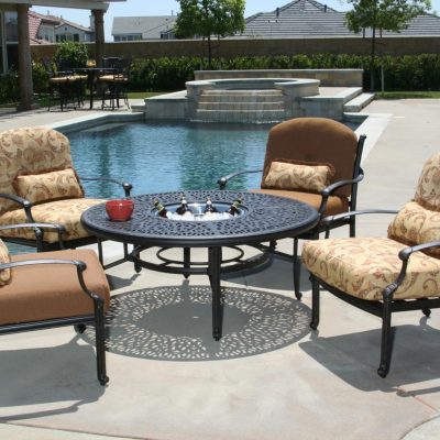 Outdoor lounge furniture in neutral colours